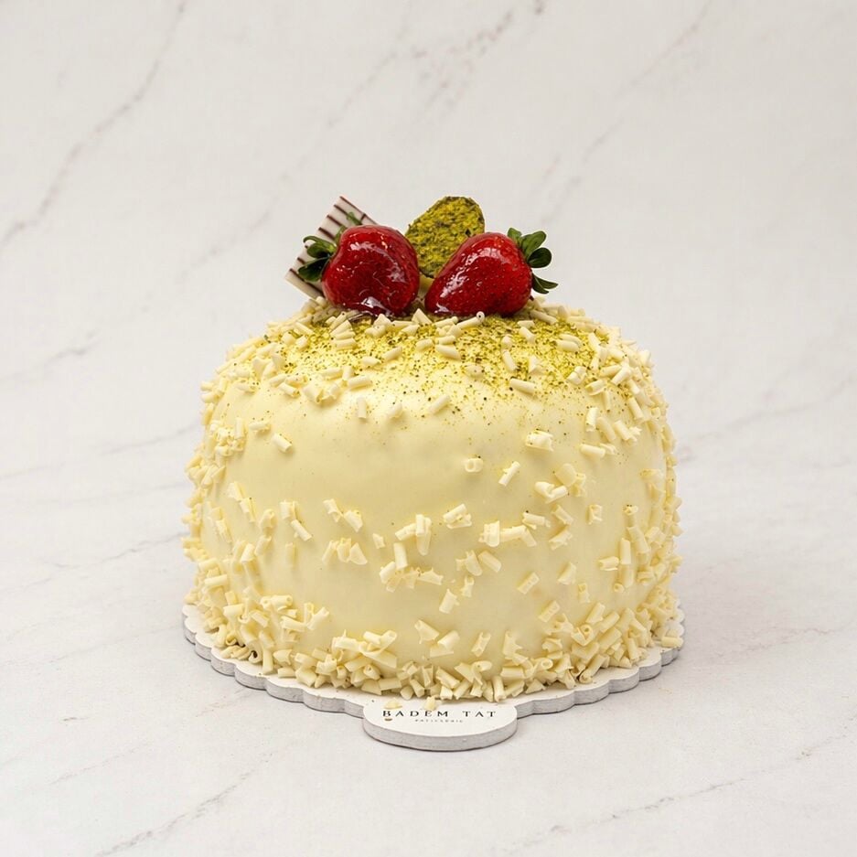 Beyaz Çikolatalı Çilekli Muzlu Pasta